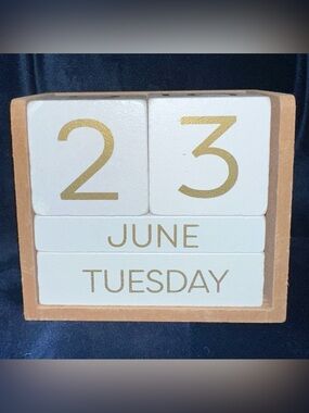 Wooden Desktop Perpetual Calendar - White with Gold Numbers